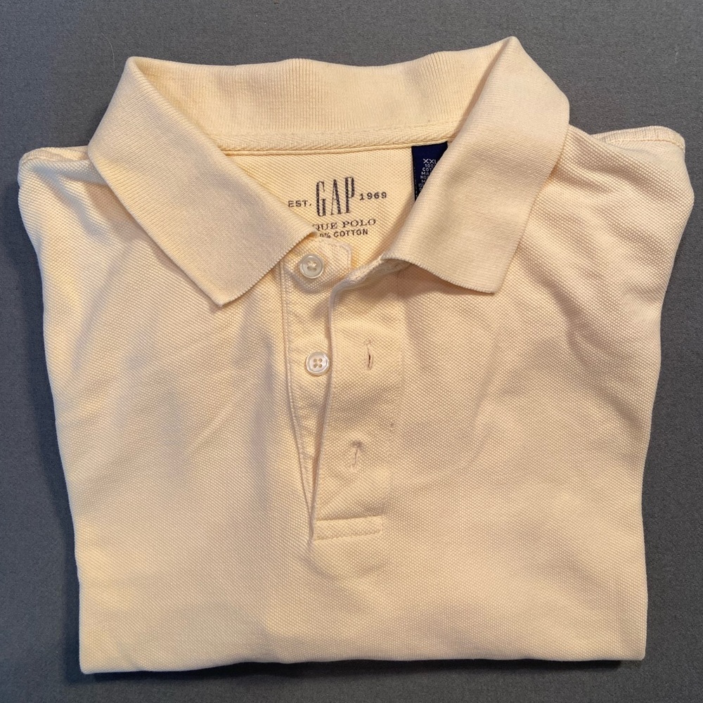Gap‎ Polo Style Men’s Short Sleeve, light Yellow color. Size XXL